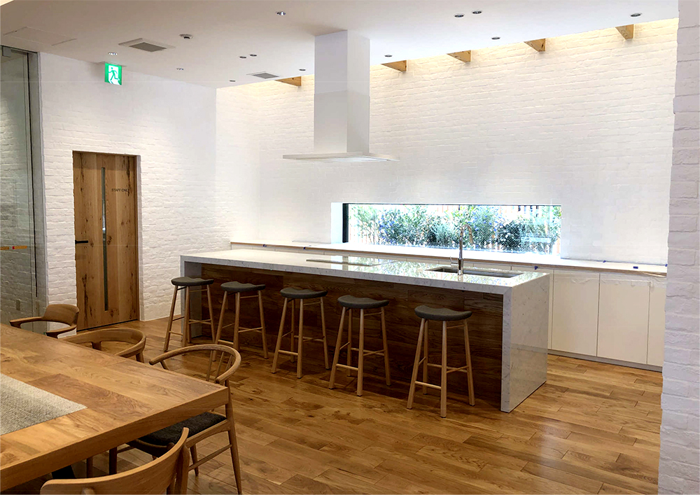 某カーディーラー様　姫路今宿店 天然石カウンター